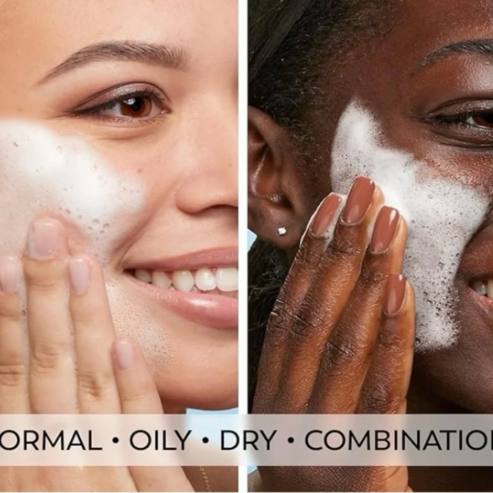 OLAY Cleansing Melts Daily Facial Cleanser - White and Gold
